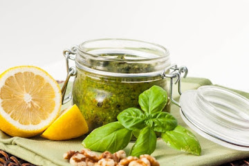Vegan Spinach Basil Pesto
