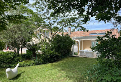 Maison avec piscine et terrasse 1