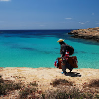 Estate...e clandestini a Lampedusa di 