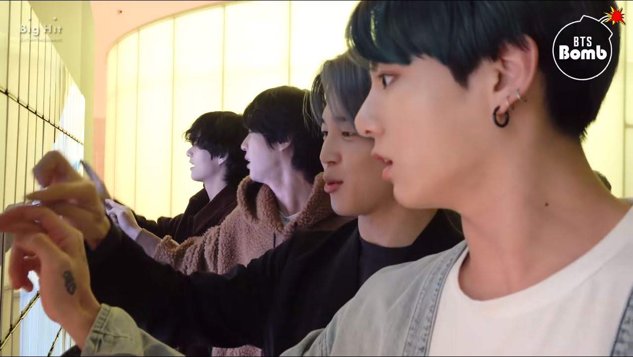 bts on samsung galay wall exhibition