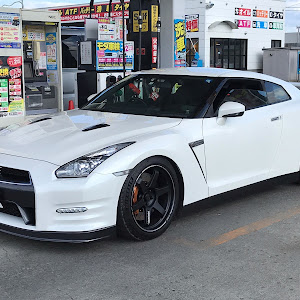 NISSAN GT-R