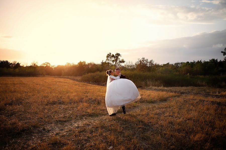 Bryllupsfotograf Larisa Akimova (larissaakimova). Bilde av 11 oktober 2021