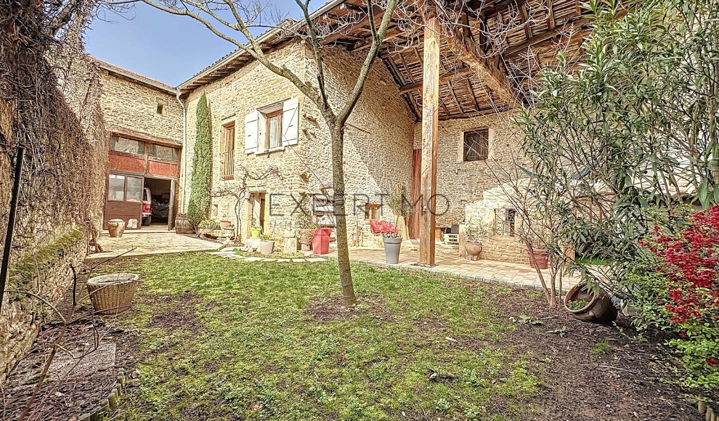 House with terrace Crêches-sur-Saône