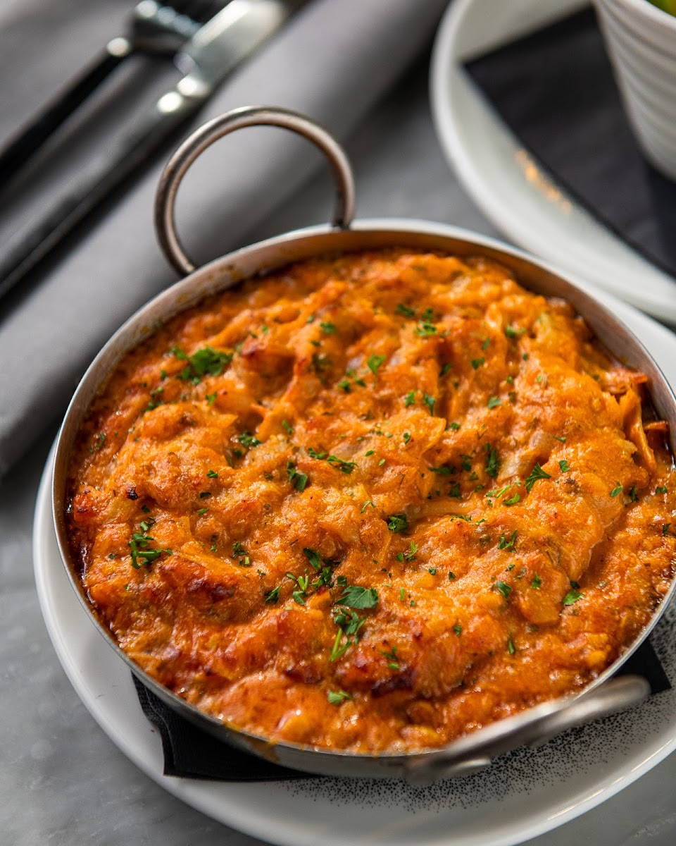 vegan buff dip | 
roasted, spiced and chopped artichoke hearts & chickpeas | vegan mayo | vegan cheese | hot sauce | baked til’ bubbly | choice of hand-cut potato chips, freshly fried tortilla chips, ½ & ½ or with all veggies | keto w/ all veggies