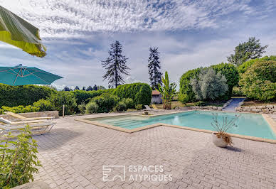 Maison avec piscine et terrasse 1