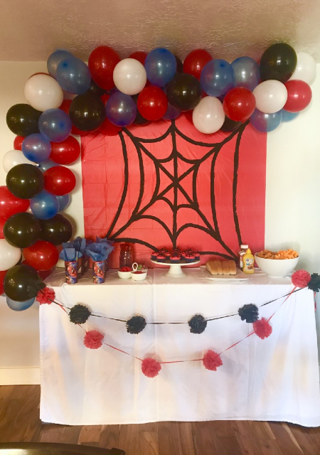 Decoração do Homem-Aranha simples para festa infantil