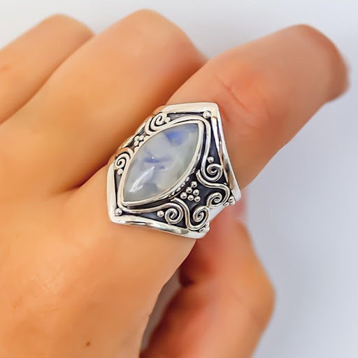 Title 2, Antieke zilveren vintage maansteen ringarmband....