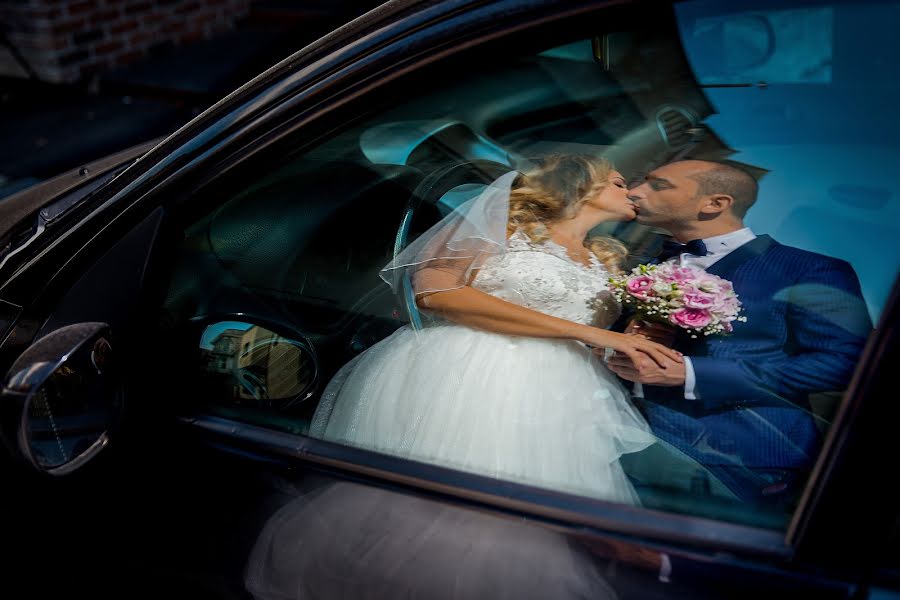 Fotógrafo de casamento Costin Tertess (costintertess). Foto de 11 de março 2017