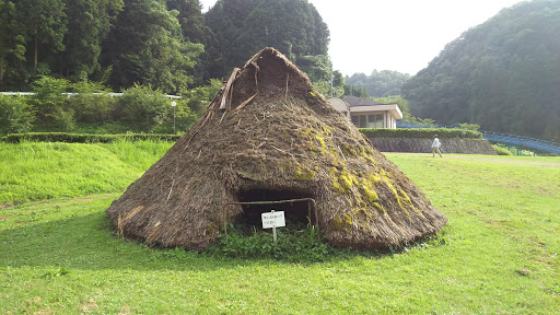 竪穴式住居（カントリーパーク大川）