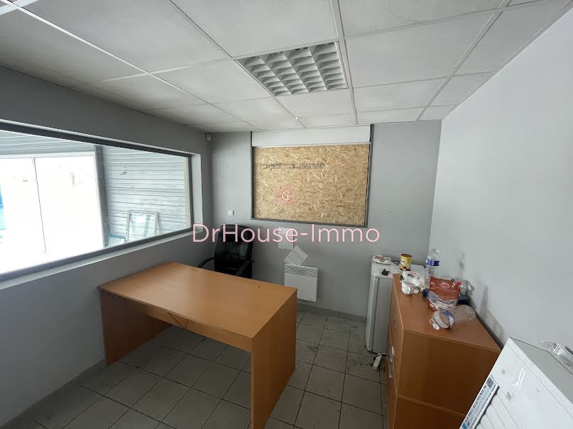 Vente locaux professionnels 5 pièces 300 m² à Barbezieux-Saint-Hilaire (16300), 25 000 €