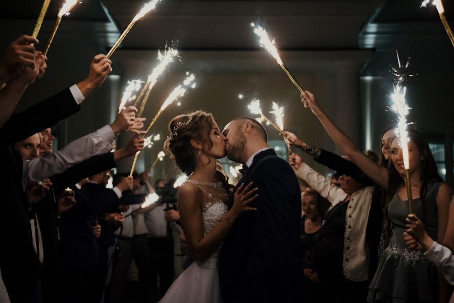 婚禮攝影師Bartosz Borek（fotobartmedia）。2018 5月1日的照片