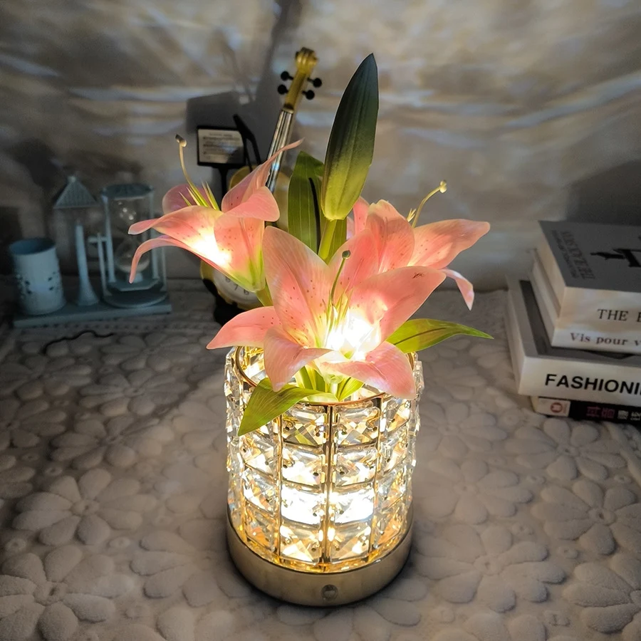 Lámpara de noche pequeña y sencilla Luminous Lily con maceta de cristal. Diseño de lujo ligero y avanzado, ideal para crear un ambiente acogedor.