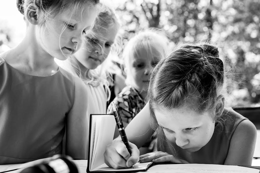 Bryllupsfotograf Louise Van Den Broek (momentsinlife). Foto fra juni 8 2017