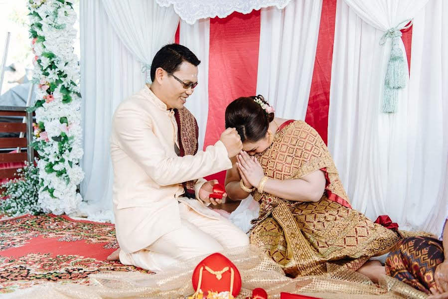 Fotógrafo de casamento Piroon Rukthongchai (tikpixs). Foto de 8 de setembro 2020