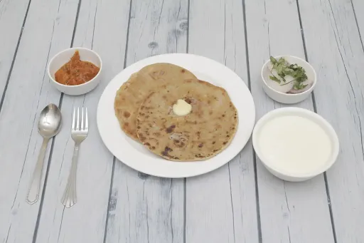 2 Pyaaz Parantha With Curd And Butter