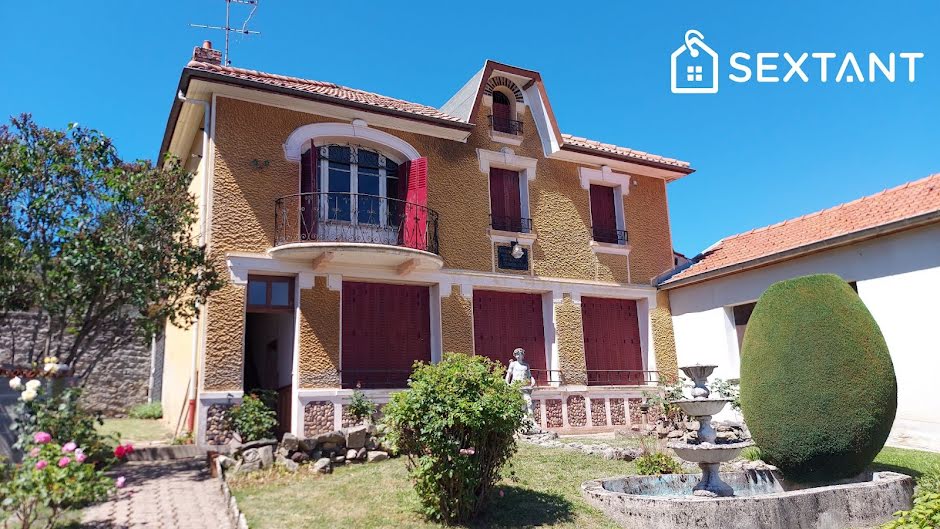 Vente maison 8 pièces 140 m² à Saint-Rémy-sur-Durolle (63550), 185 000 €