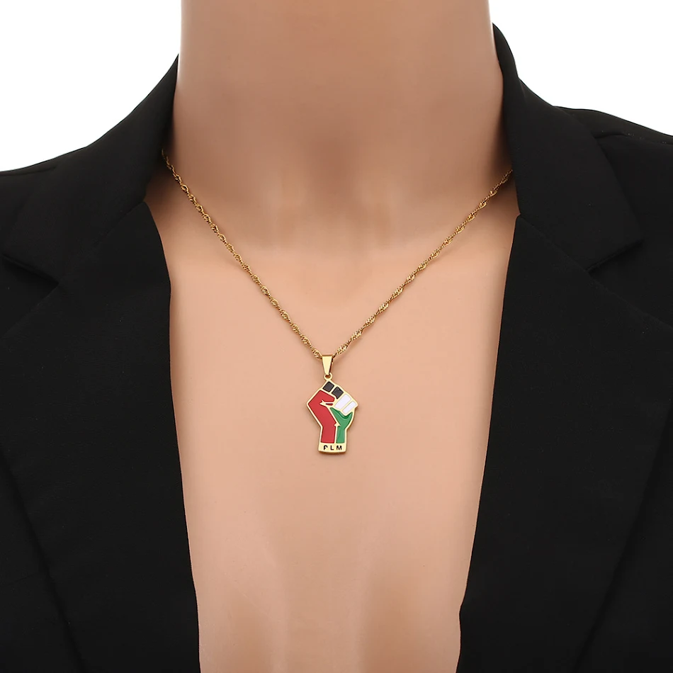 Collar con colgante palestino de acero inoxidable Un símbolo de orgullo y resistencia para llevar siempre contigo. Duradero y elegante.