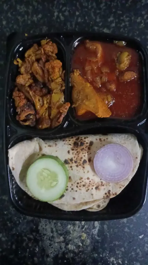 Chicken Roti Thali Combo