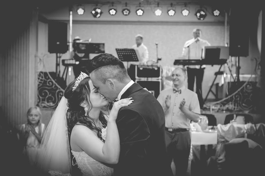 Fotografo di matrimoni Mariusz Wiecha (mariuszwiecha). Foto del 21 settembre 2017