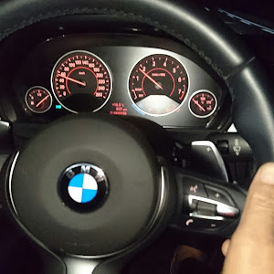 320i