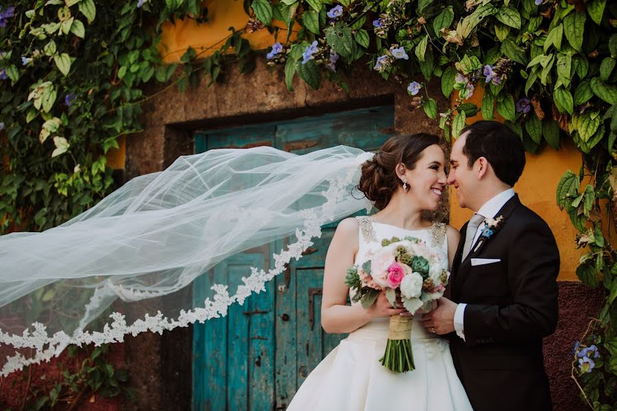 Fotografo di matrimoni Daniela Burgos (danielaburgos). Foto del 13 aprile 2017