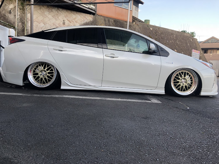 プリウスのzvw50・speziell・workwheels・workMeister・Forgiatoに関するカスタム事例の投稿画像3枚目