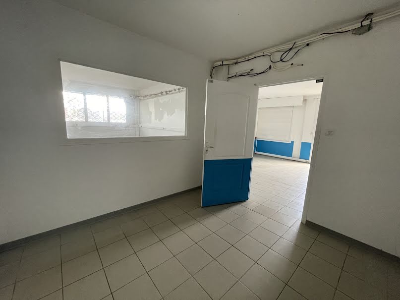 Location  locaux professionnels  200 m² à Baie mahault (97122), 4 200 €