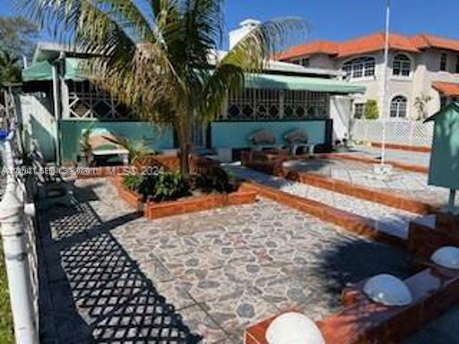 House with pool 5