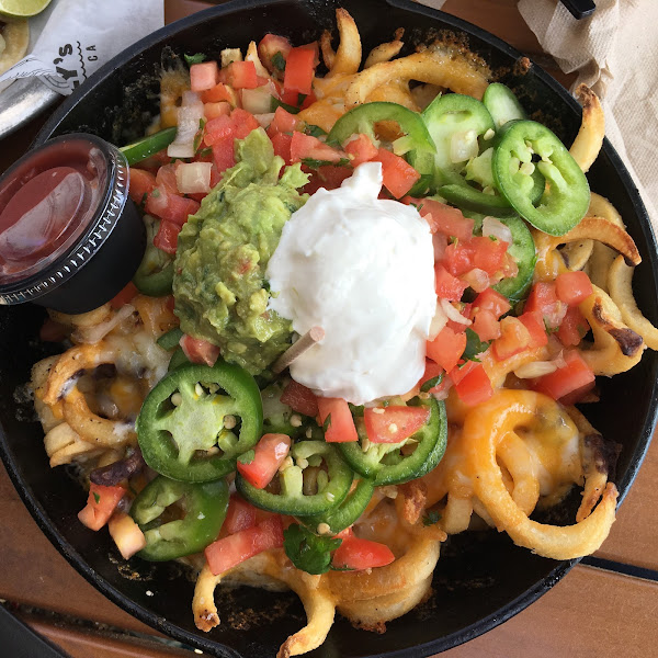 8/17/18 

NCGS

Carne asada nacho fries *without* the carne asada (carne asada meat is not GF here because of marinade). 

Fries, cheese, puréed black beans, pico de gallo, guac, sour cream.