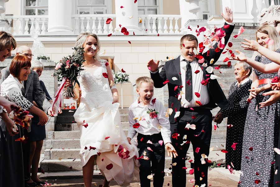 Fotógrafo de casamento Dmitriy Mikhaylovich (serfenday). Foto de 7 de outubro 2016