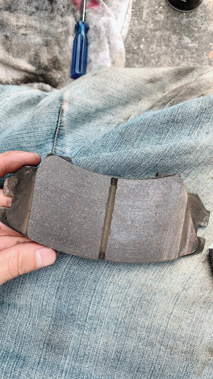 カマロのDIY・ブレーキパッドに関するカスタム事例の投稿画像3枚目