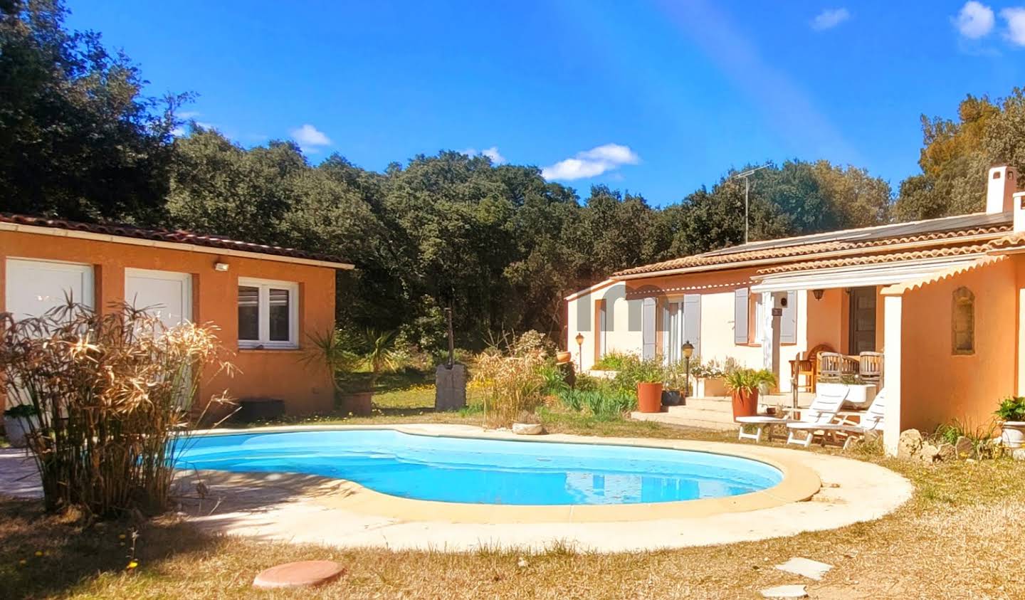 House with pool and terrace Uzès