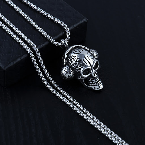 Title 2, Personality Fashion Skull Headphone Pendant