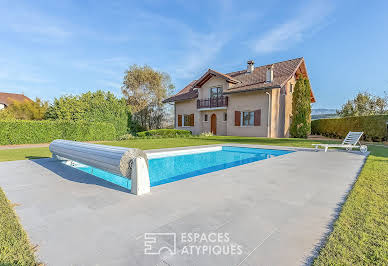 House with pool 2