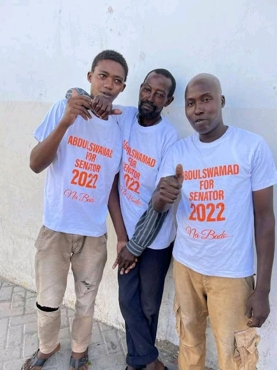 One of the photos of the Mombasa youth clad in t-shirts with the message 'Abdulswamad for Senator 2022' that was doing rounds on Sunday.