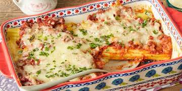 Cheesy Stuffed Manicotti With Meat Sauce Is an Instant Family Favorite