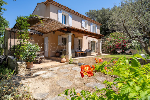 Maison avec piscine 2