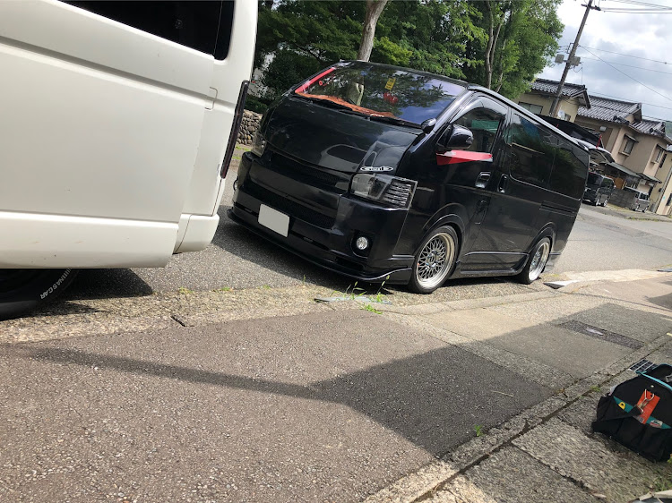 ハイエースバンの仕事中に関するカスタム事例の投稿画像1枚目