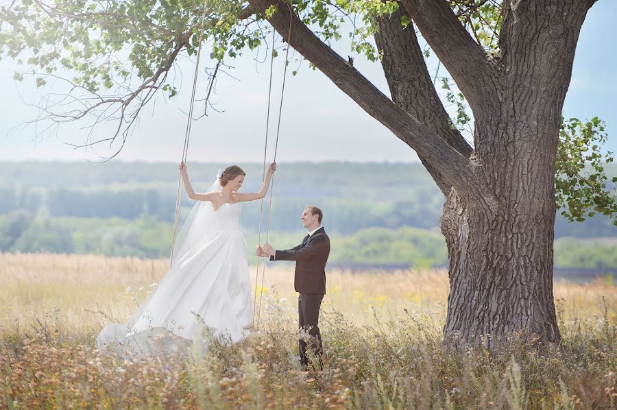 Wedding photographer Konstantin Tolokonnikov (tolokonnikov). Photo of 15 April 2020