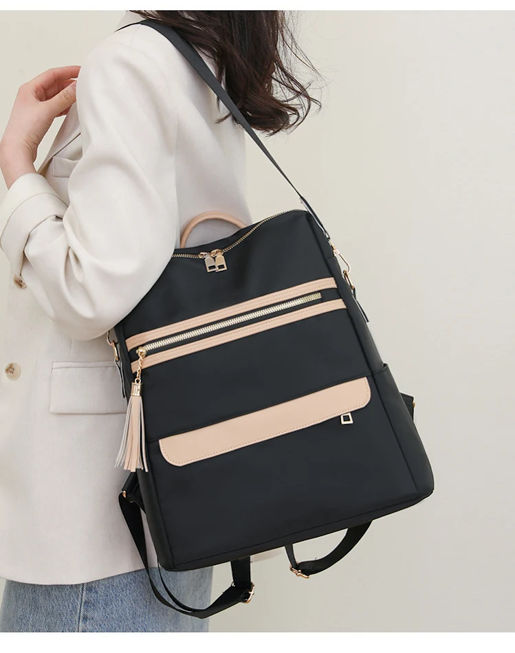 Zaino donna casual semplice con nappe, perfetto per ogni occasione. Un accessorio pratico ed elegante per il tuo look quotidiano, comodo e versatile.