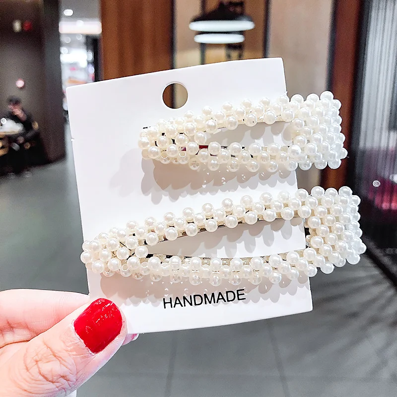 Horquilla de verano para mujer con perla lateral y flequillo, accesorio elegante para el cabello, ideal para peinados veraniegos y sofisticados.