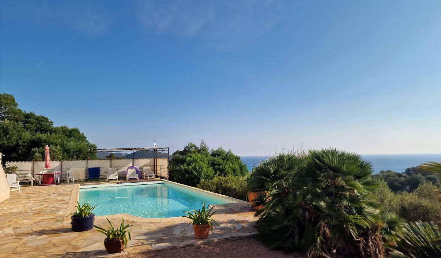 Propriété avec piscine en bord de mer Sainte lucie de porto vecchio