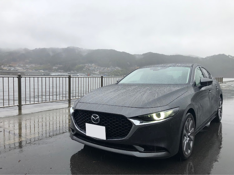 MAZDA3のふるやさんが投稿したカスタム事例の投稿画像1枚目