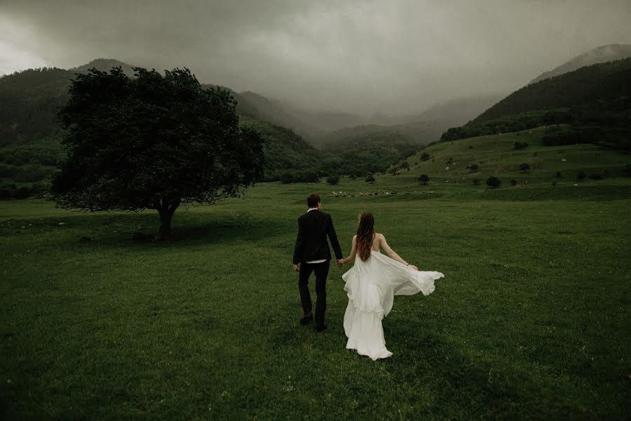 Fotógrafo de casamento Bacoev Konstantin (batsoev). Foto de 5 de abril 2019