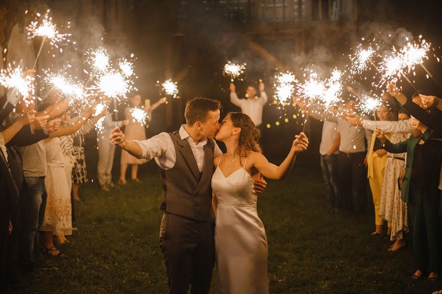 Wedding photographer Viktor Lyubineckiy (viktorlove). Photo of 5 August 2019