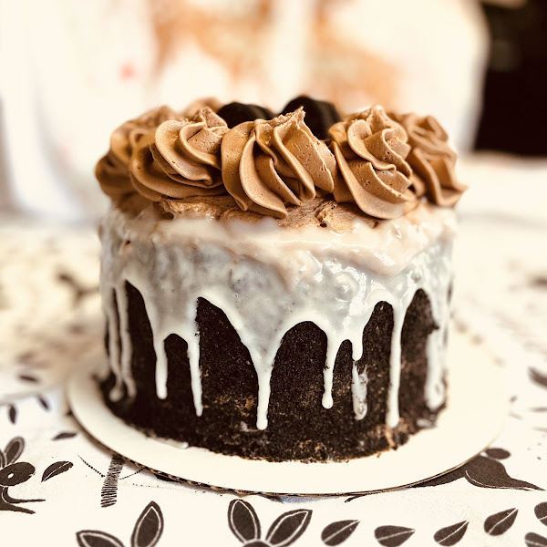 Gluten/dairy/soy free Cookies and Creme 3 layer, 6" cake. Chocolate cake with vanilla buttercream and cookie filling, chocolate buttercream frosting, white chocolate drizzle, and crushed chocolate sandwich cookies outside. Gluten, dairy, soy free!