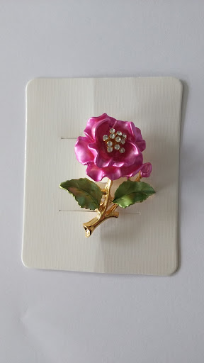 Title 7, Broche de flor de peônia, adorno ocidental. Um ...