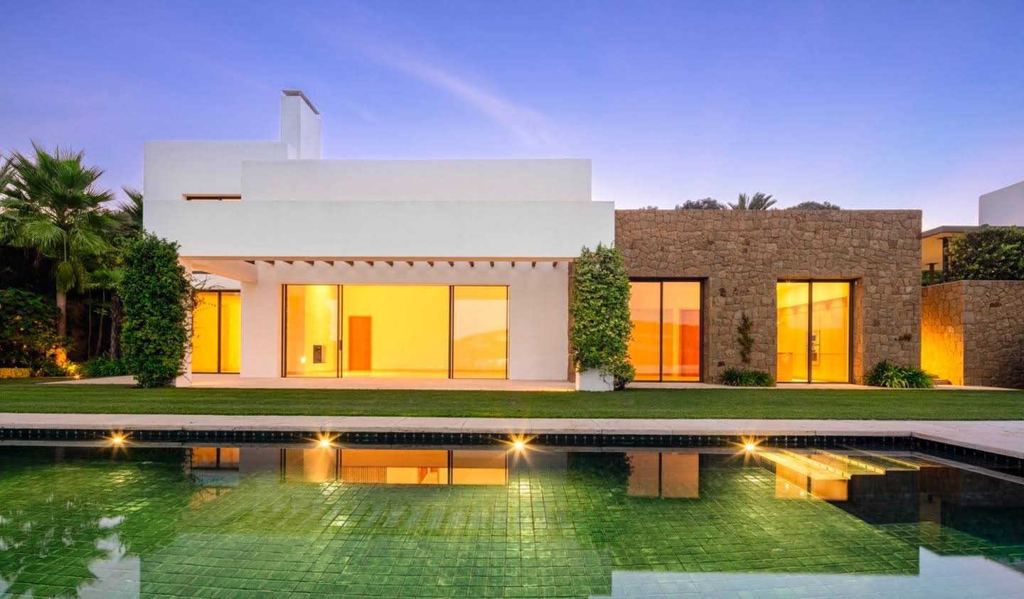 Villa with pool Casares