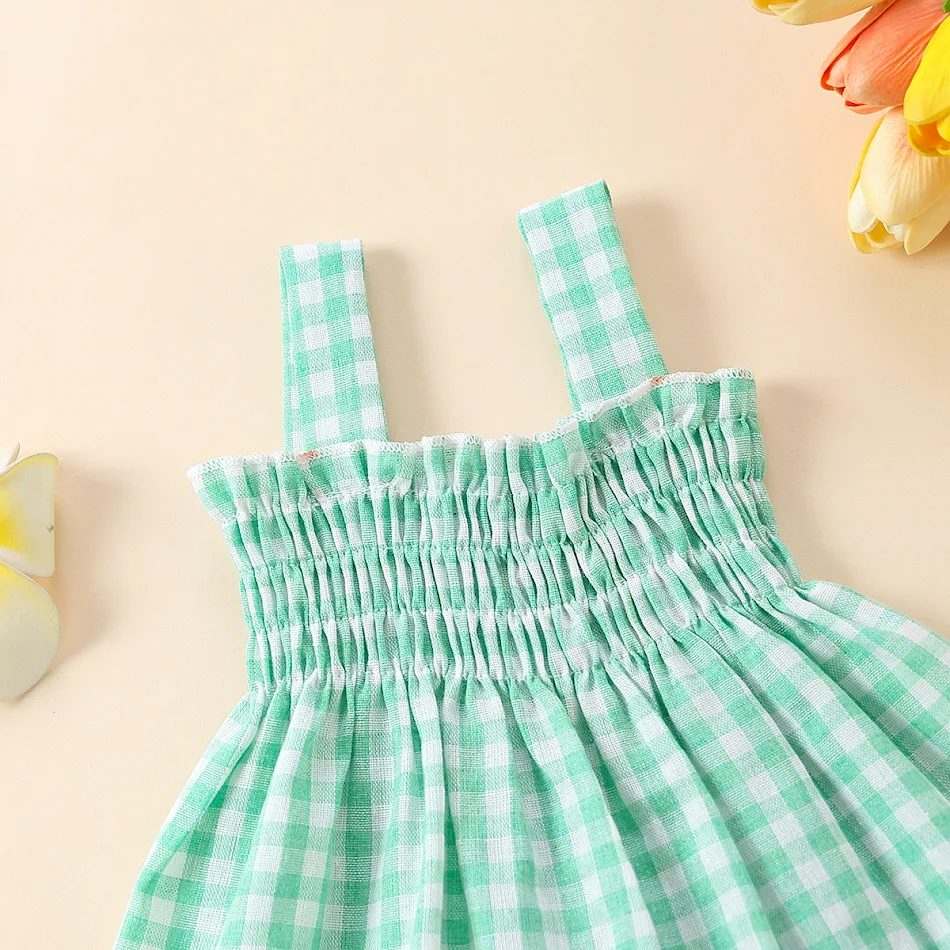 Schattige geruite sling rok shorts tweedelige set voor baby meisjes. Comfortabele zomer outfit met kant voor je kleintje.