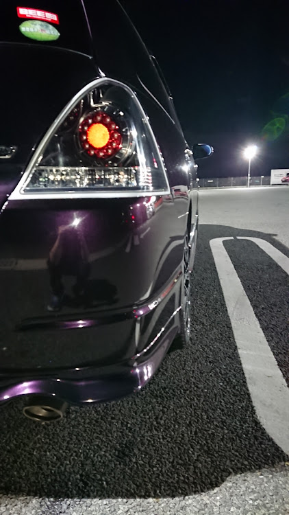 オデッセイの仕事終わりに気分でこんな時間に洗車中～(*´∀｀)に関するカスタム事例の投稿画像1枚目